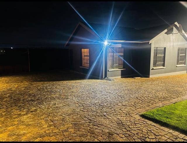 3 BEDROOM PROPERTY TO RENT IN FLEURHOF
